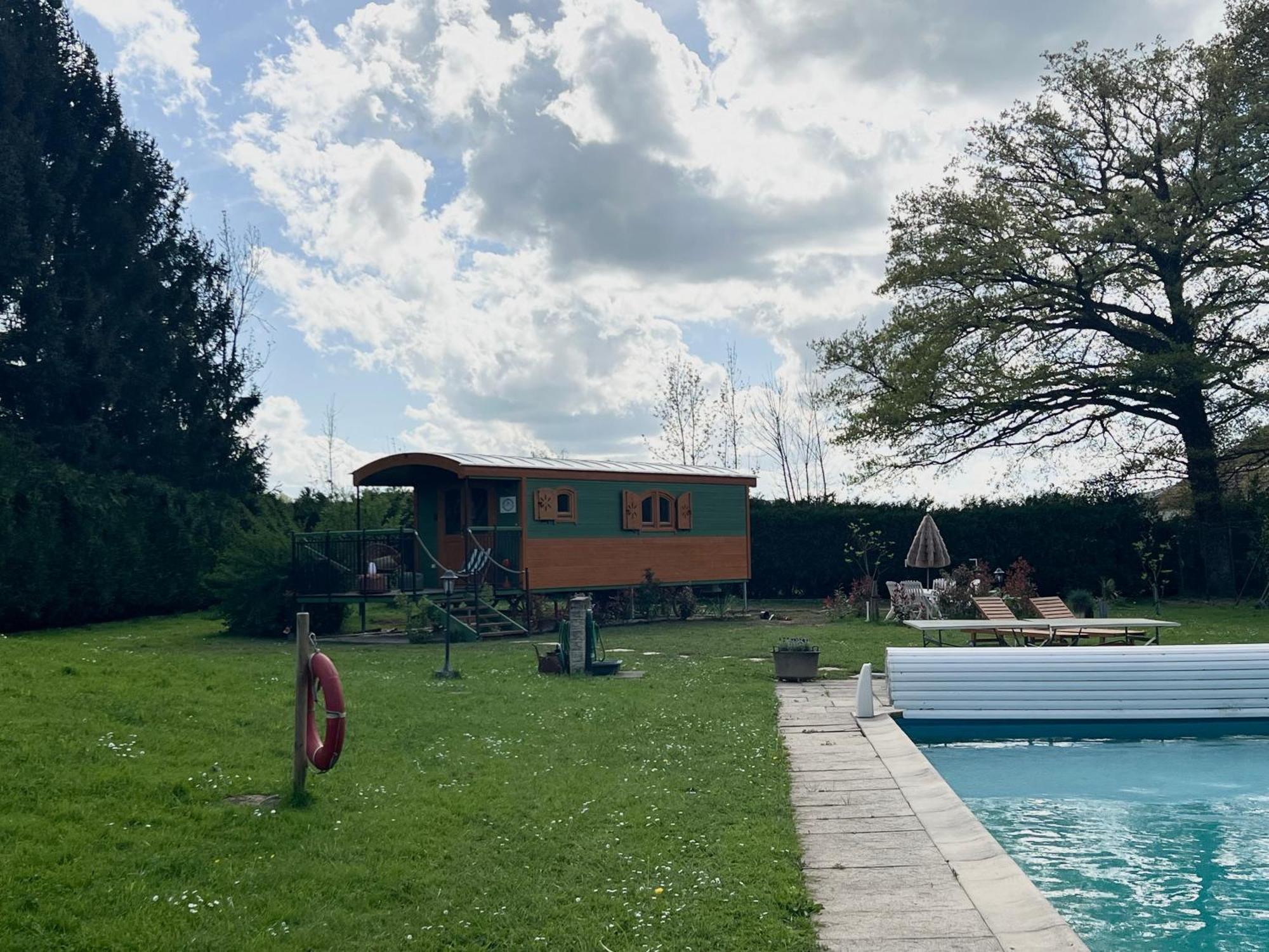 La Roulotte Deluxe De Malpas Bed & Breakfast Quingey Exterior foto