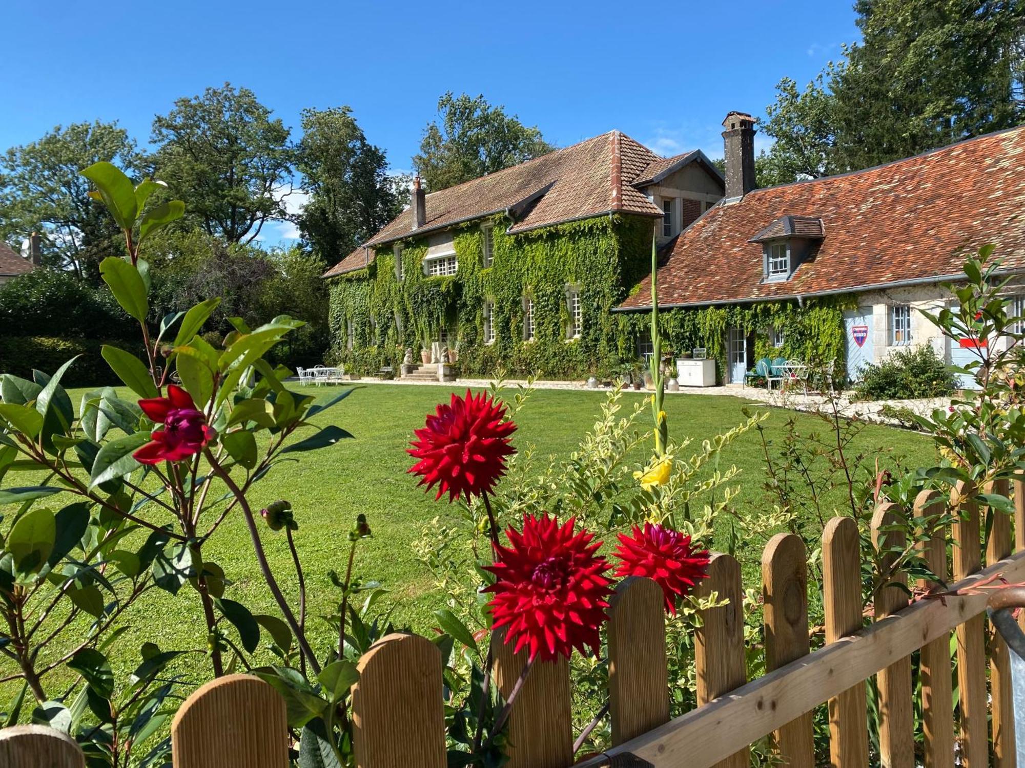 La Roulotte Deluxe De Malpas Bed & Breakfast Quingey Exterior foto