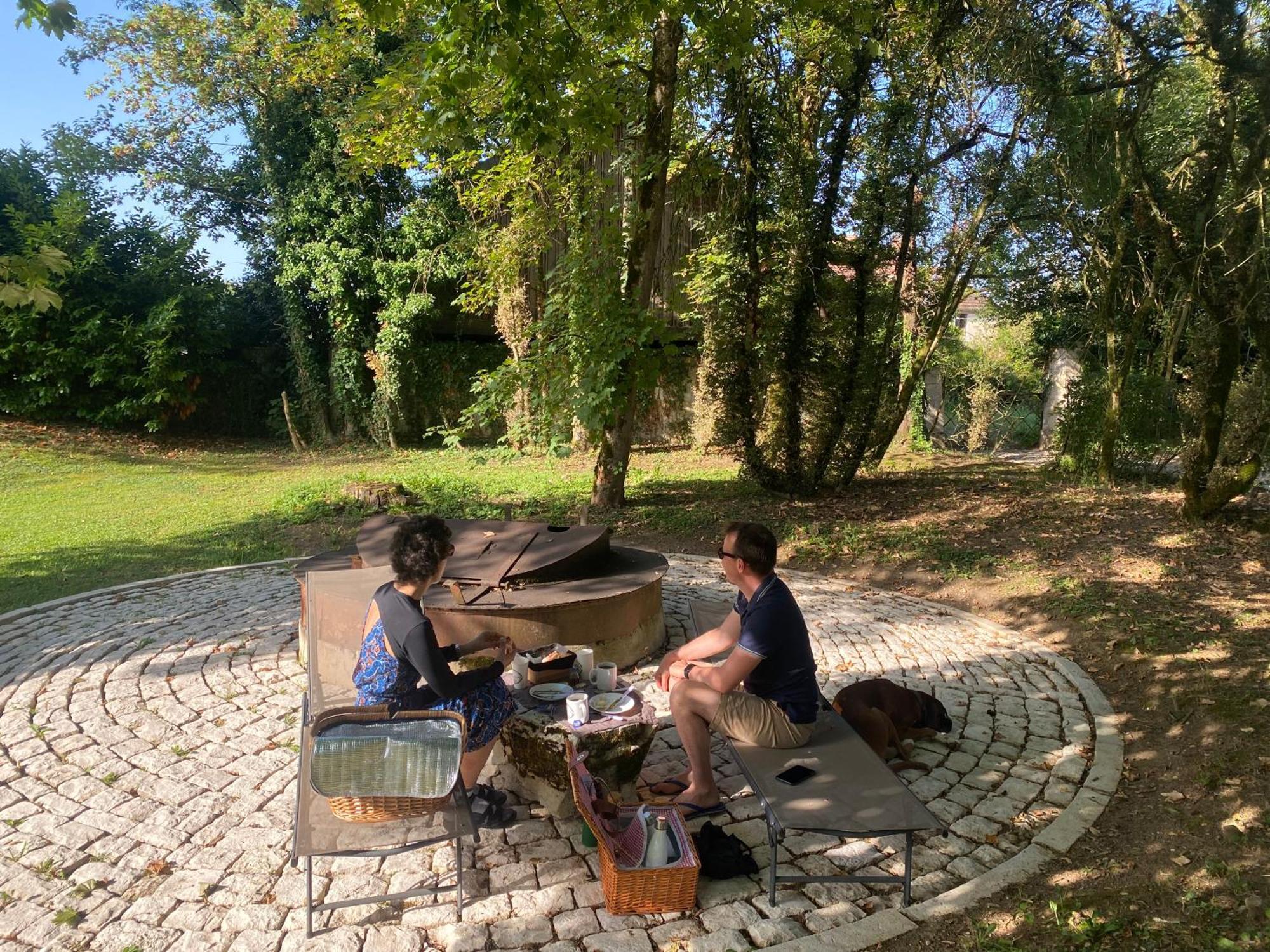 La Roulotte Deluxe De Malpas Bed & Breakfast Quingey Exterior foto