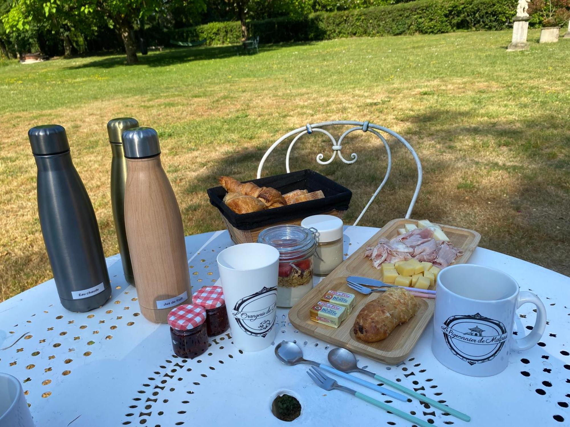 La Roulotte Deluxe De Malpas Bed & Breakfast Quingey Exterior foto
