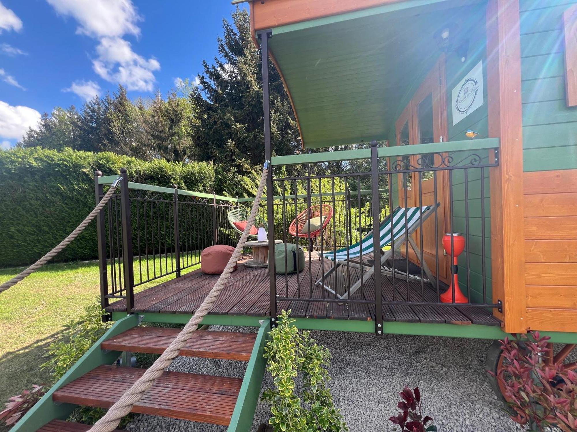 La Roulotte Deluxe De Malpas Bed & Breakfast Quingey Exterior foto